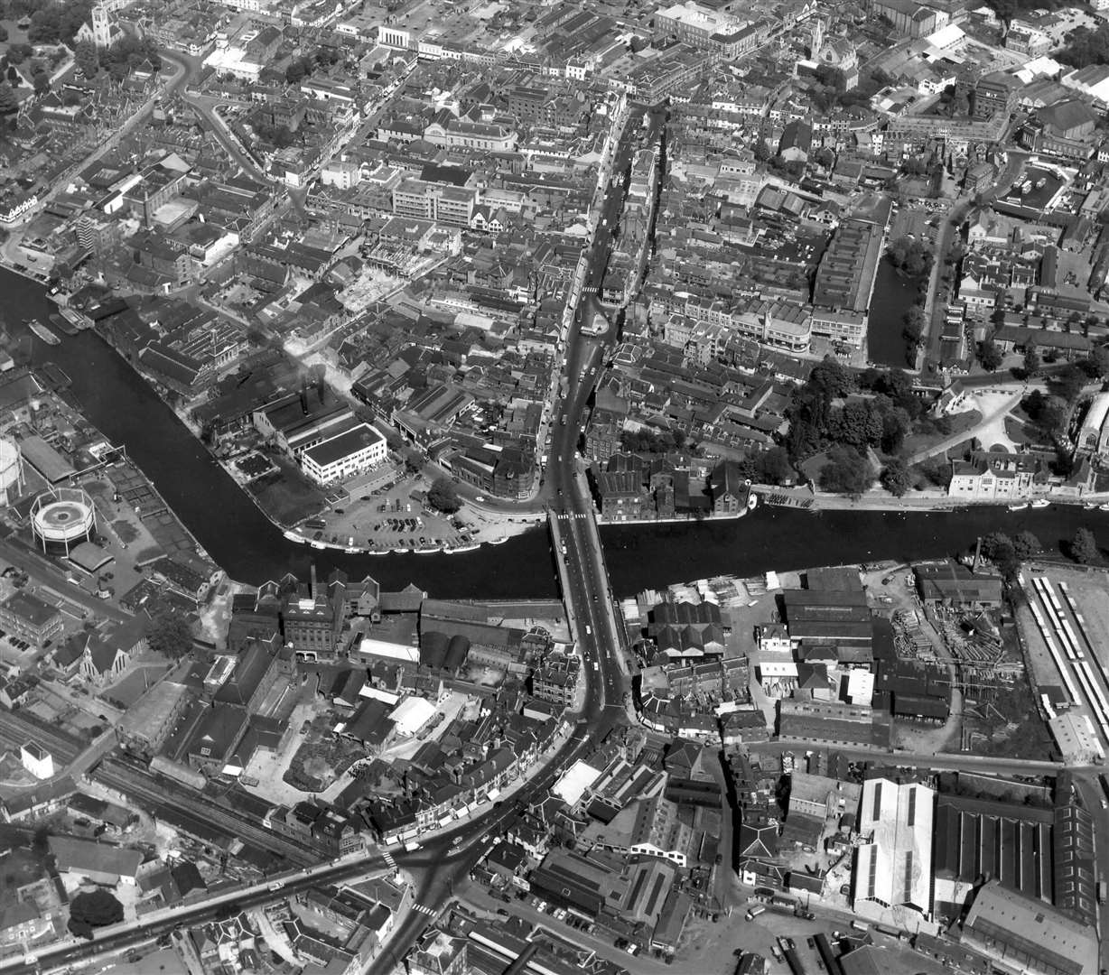 The busy hub of Maidstone in 1960. Picture: Skyfotos