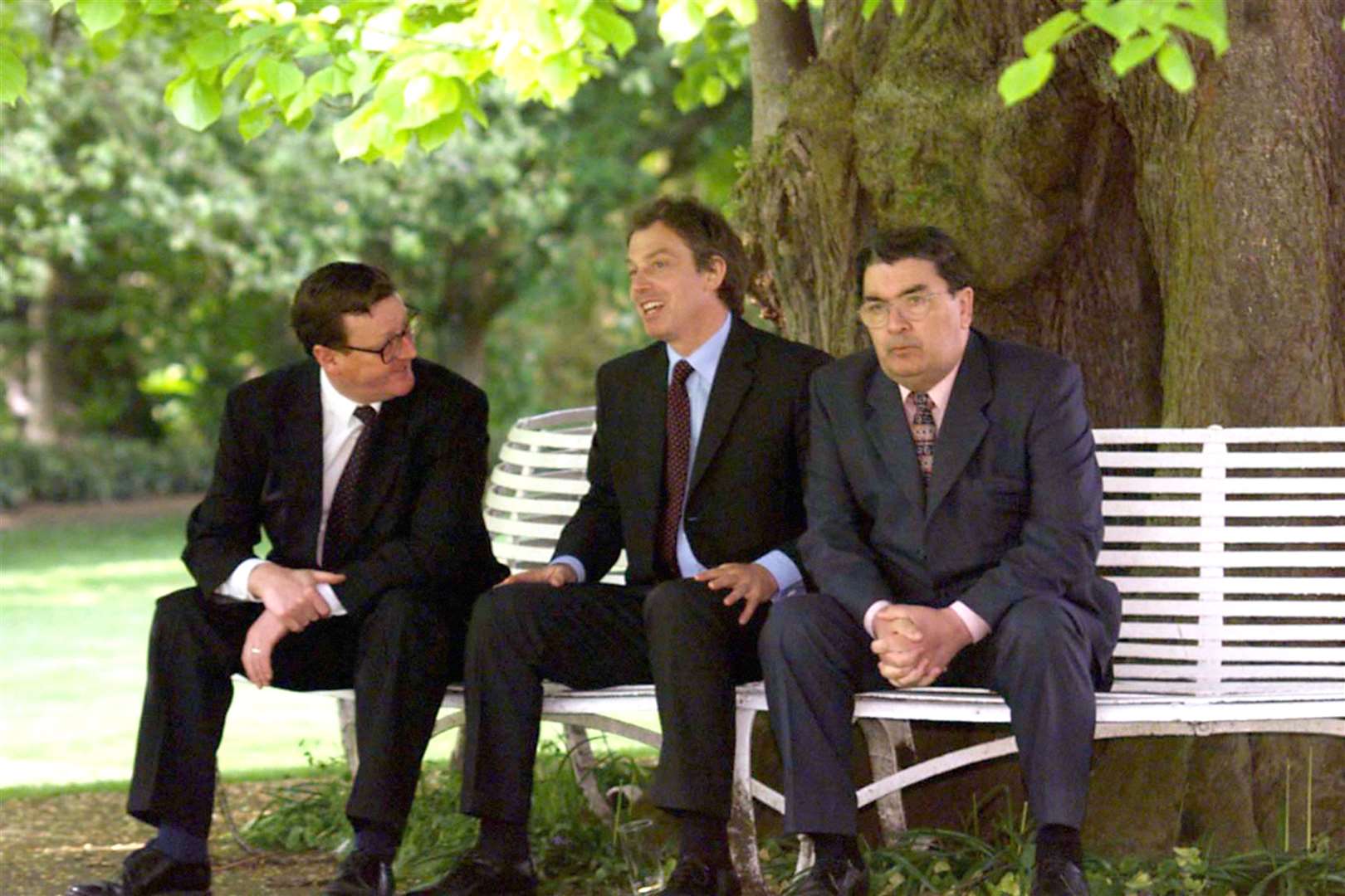 Former prime minister Tony Blair, centre, with David Trimble, left, and John Hume on the last day of campaigning for a Yes vote in the Northern Ireland Referendum (Chris Bacon/PA)