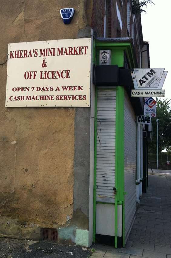 Khera’s Mini Market and Off Licence, in Brompton