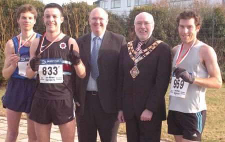 Les Witton 10 road race, left to right, Crispin Bloomfield (2nd), Peter Tucker (winner), Jeremy Kite (leader of Dartford council), Ian Armitt (Mayor of Dartford) and Paul Martelletti (3rd)