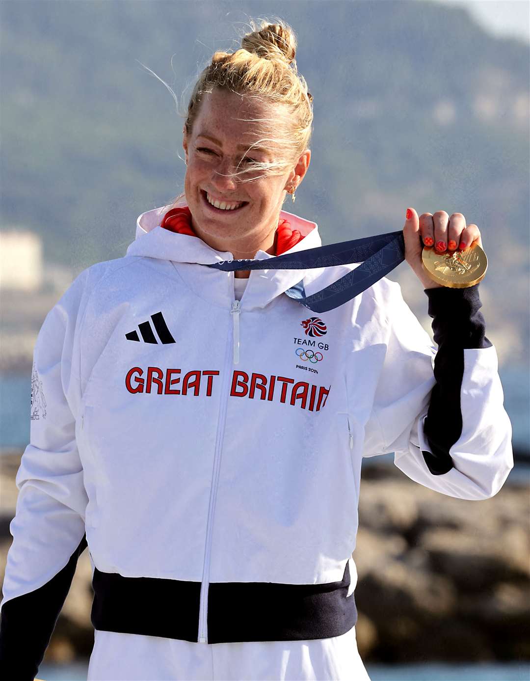 Great Britain’s Ellie Aldridge with her gold medal (Patrick Aventurier/PA)