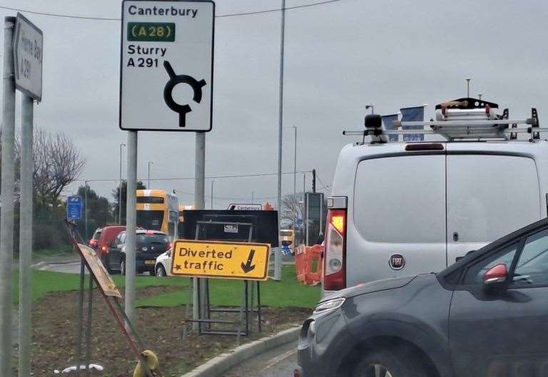 Gridlock on approach to Canterbury caused by gasworks on A28