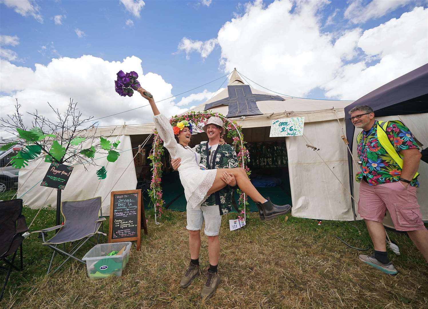 The happy couple emerge (Yui Mok/PA)