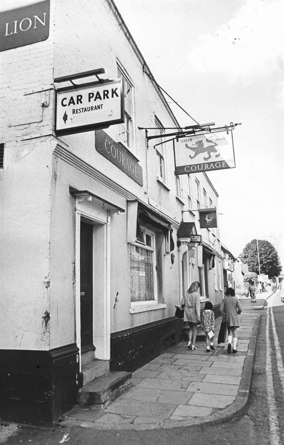 The Green Lion Public house in Rainham in September 1974