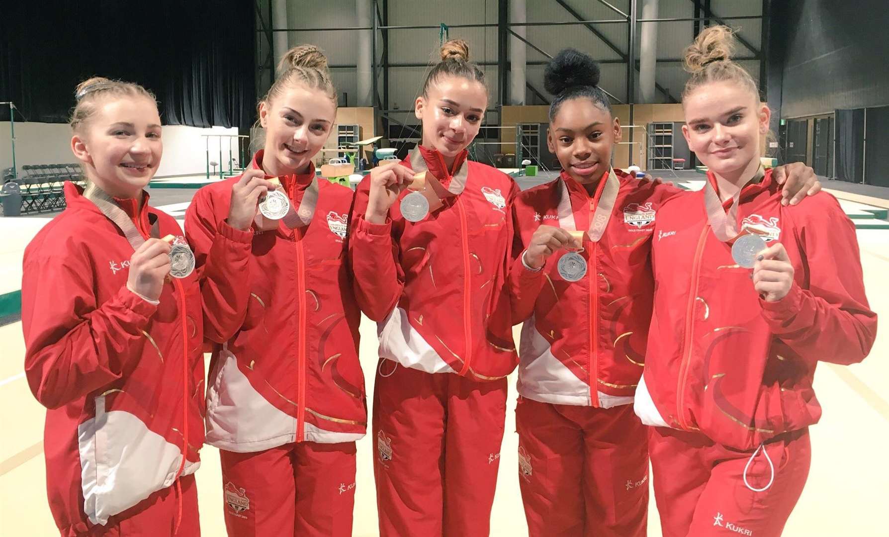 Georgia-Mae Fenton (centre) with her silver medal