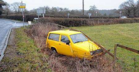 Reliant robin gets stuck in ditch