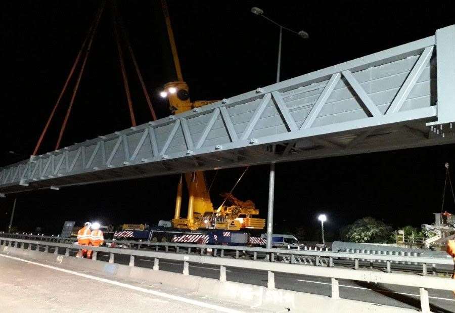 'Superspan' gantries installed on M20 near Aylesford as part of new ...