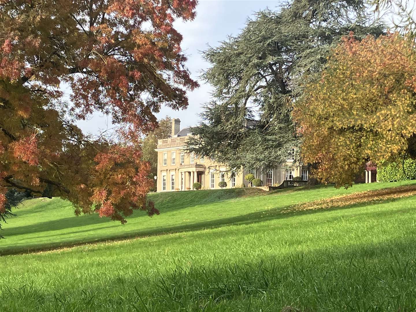 Douces Manor was built in 1783 for the Douce family, who occupied it until 1803. It later was sold to the Savage family