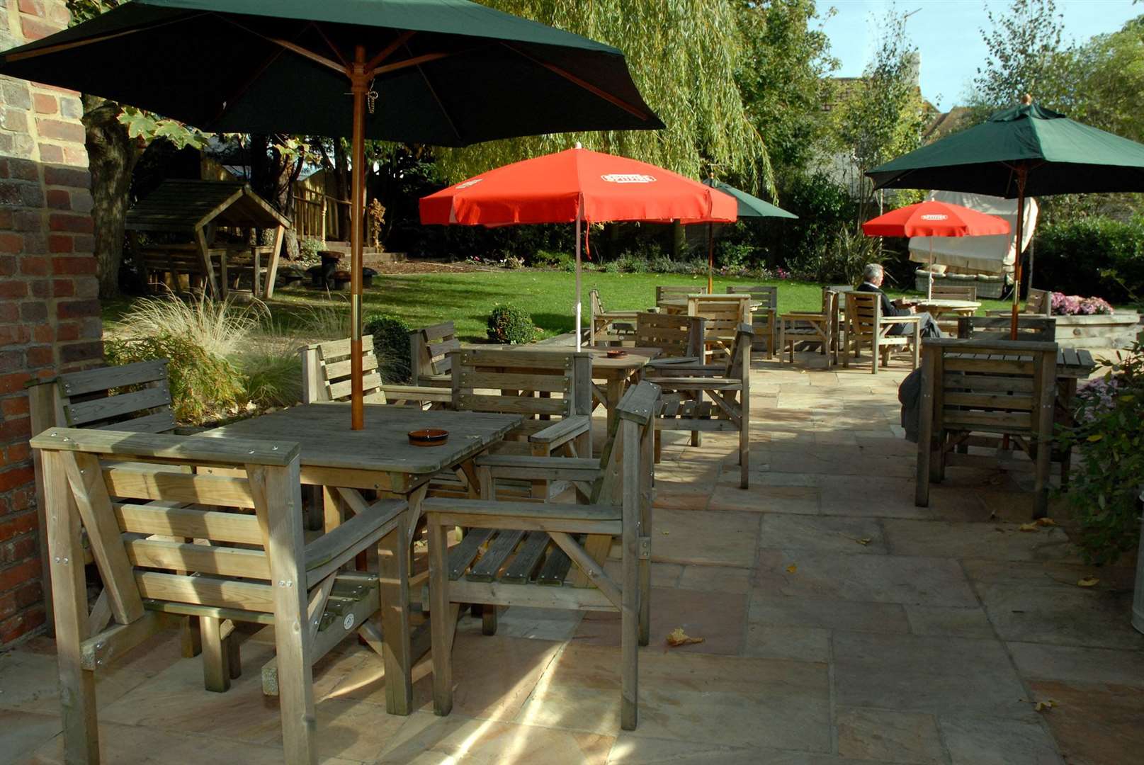 The pub garden at the White Horse at Boughton under Blean