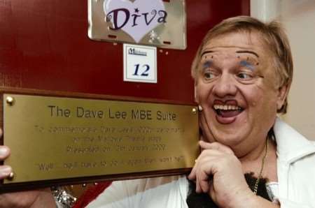 Dave Lee shows off the plaque to commemorate his 1000th performance at the Marlowe