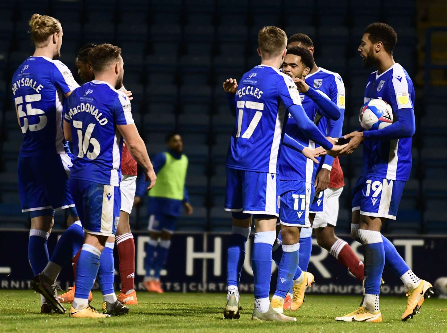 gillingham-1-arsenal-under-21s-1-2-4-on-pens-top-10-pictures-from