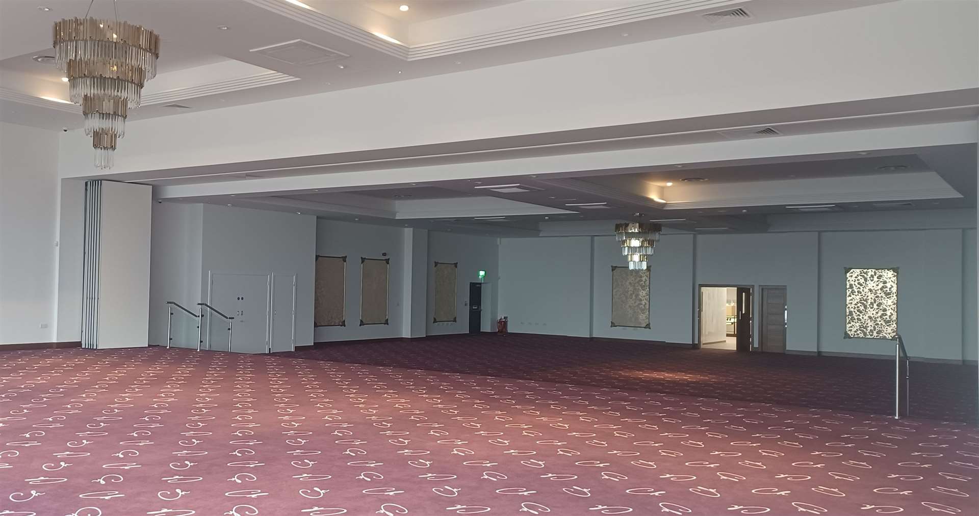 The main hall can seat up to 450 guests