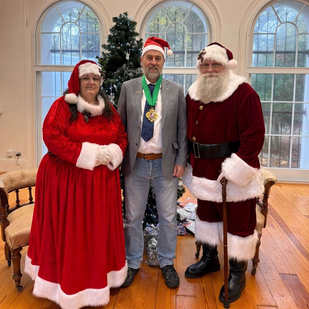 Broadstairs & St Peter’s Mayor, Cllr Mike Garner (middle) says the council is "disappointed" with the lack of Christmas lights over the weekend. Picture: Broadstairs & St Peter’s Town Council