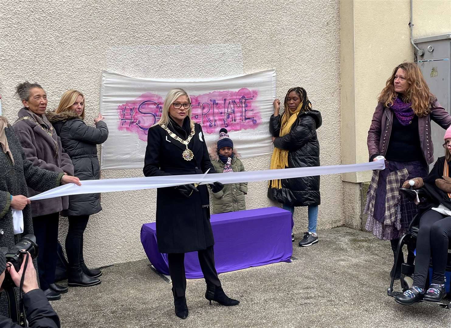 Mayor Trish Fivey cuts the ribbon as the bench is unveiled (Nina Lloyd/PA)