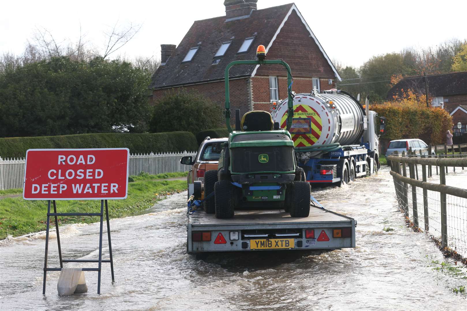 Claygate Road is closed. Picture: UKNIP