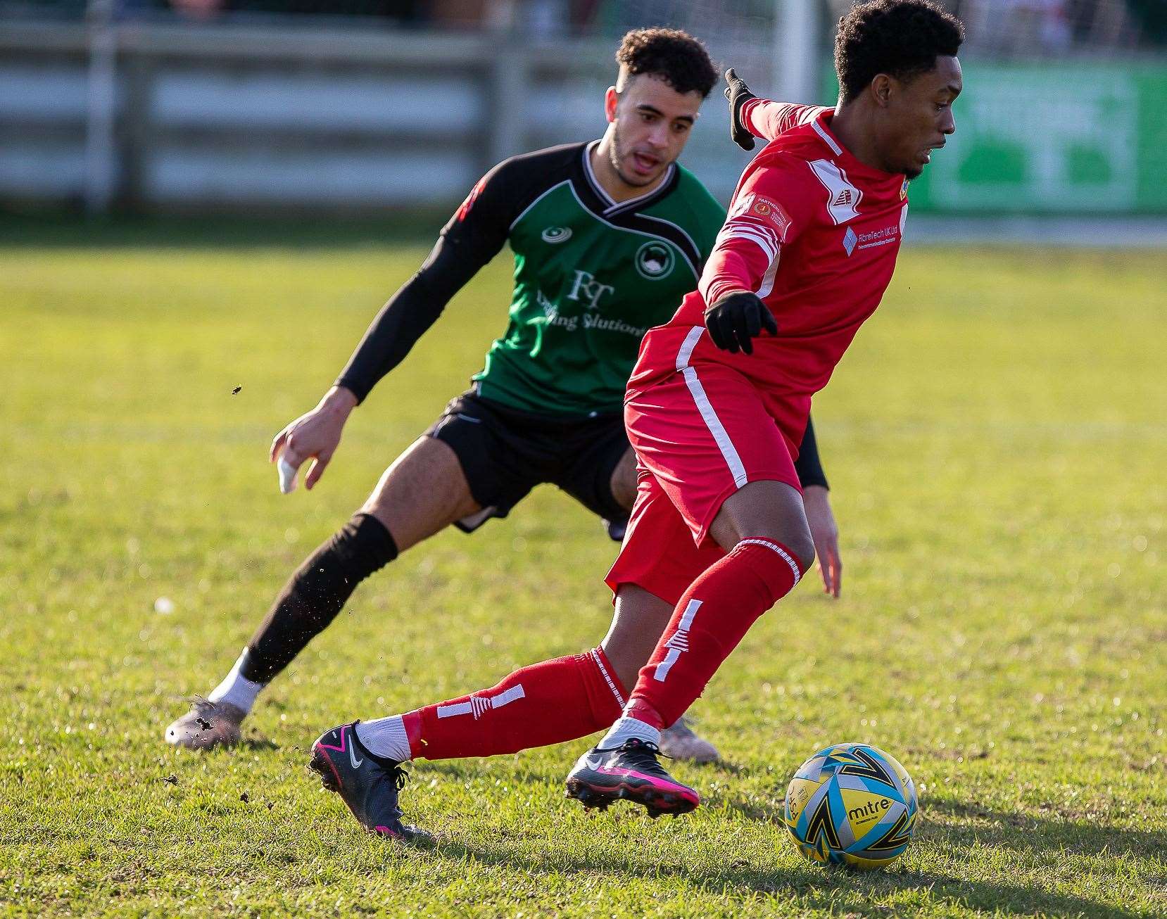 Stephen Okoh turns with the ball. Picture: Les Biggs