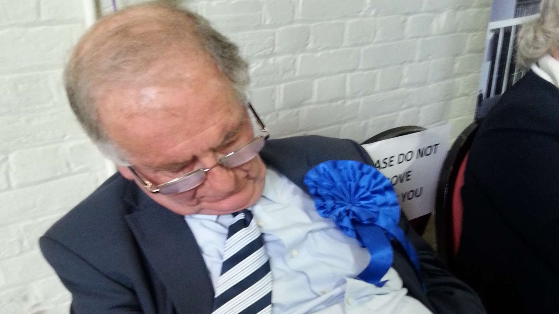 Roger Gale catches forty winks
