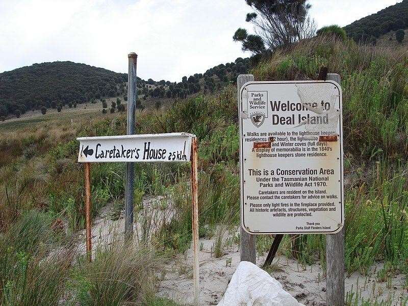 A welcome sign to Deal Island highlights an 1840s lighthouse keeper's lodge. Picture: Terrafirma123/ Panoramio