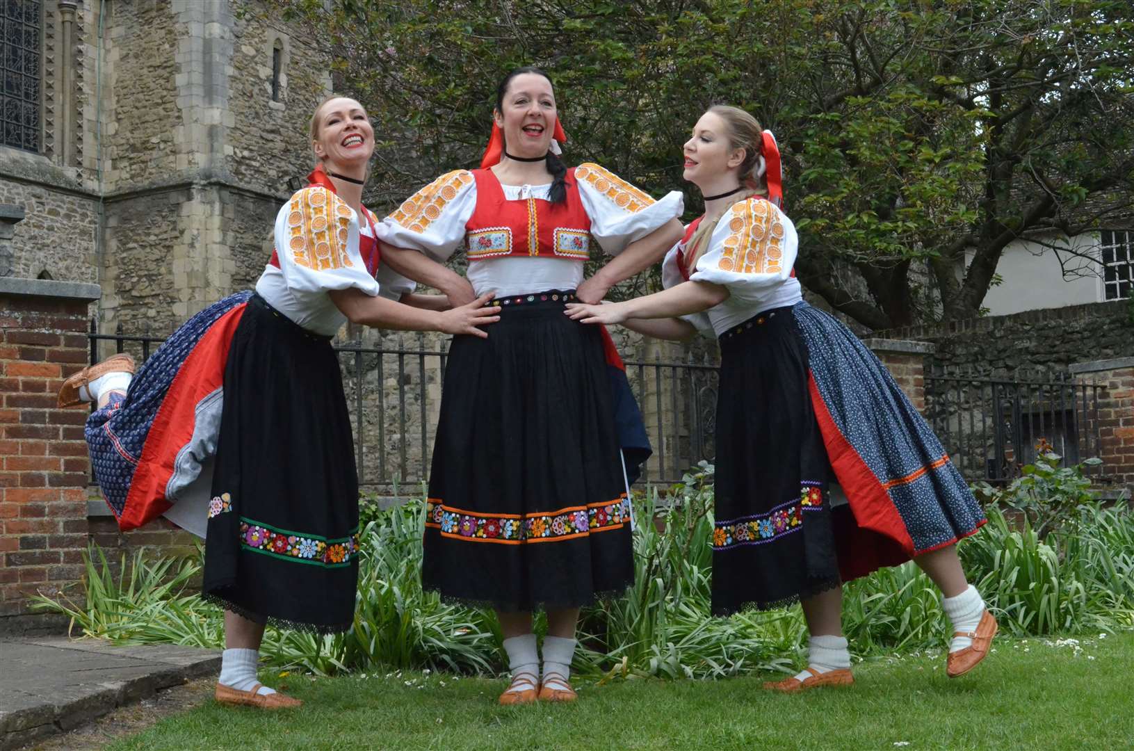 A trio of traditional dancers captured by Jason Arthur (9865350)