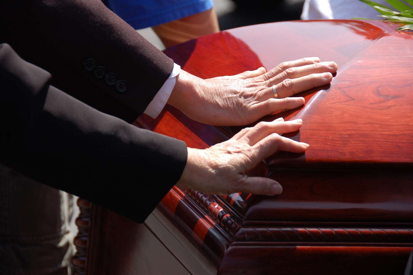 A family grieving next to a coffin (3899233)