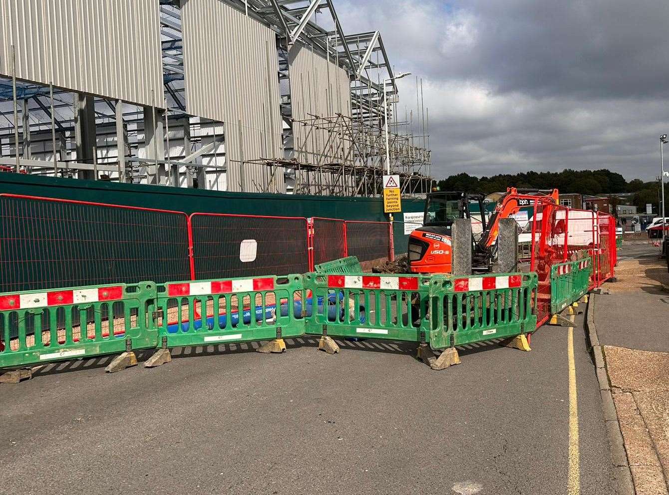 North Farm Road has been fully blocked as South East Water fix the leaking pipe