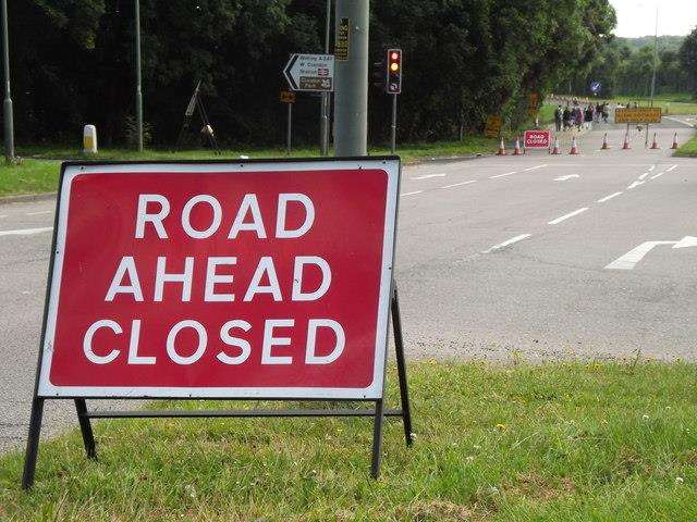 A tree has blocked a road in both directions