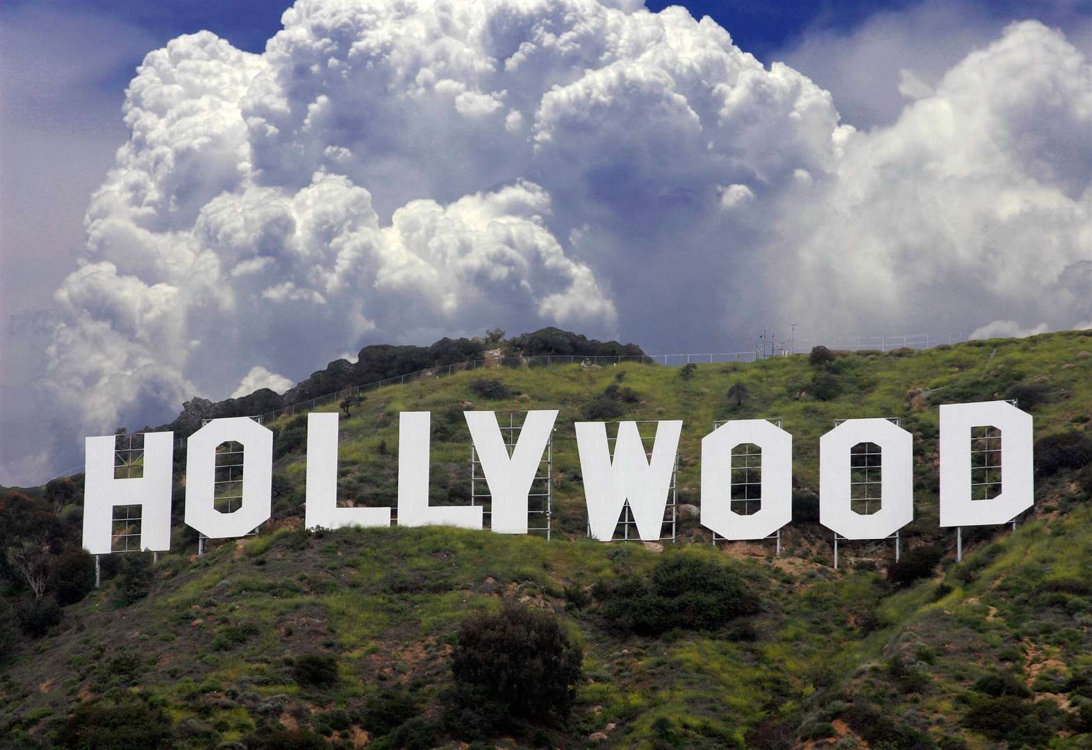 Надпись Голливуд в Лос Анджелесе