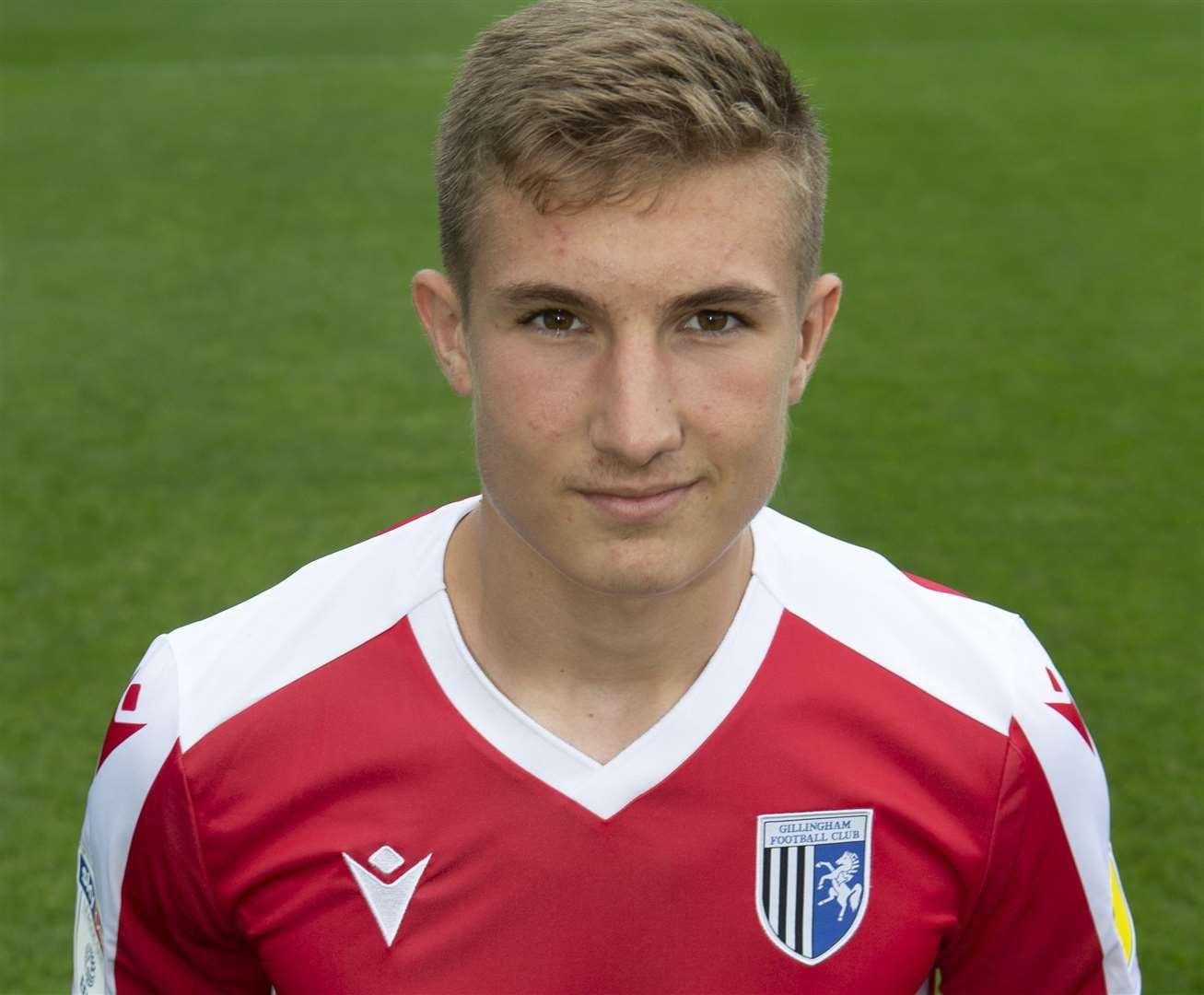 Harvey Lintott has signed a professional contract with Gillingham