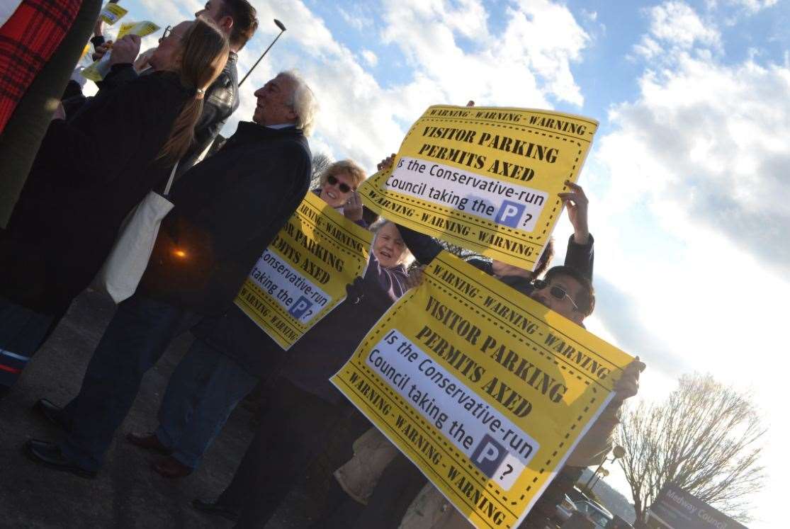 Protests outside Medway Council (1334543)