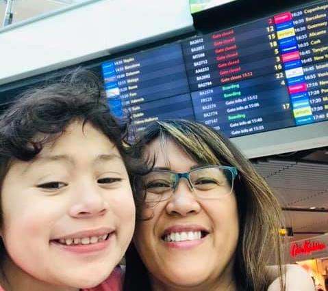 Maya and her mum Dellanie in the departures lounge as they head to New York to start treatment (7401882)