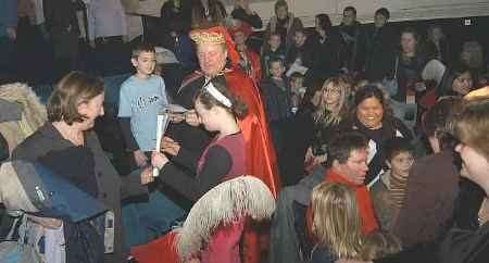 Dave Lee signs autographs for the youngsters