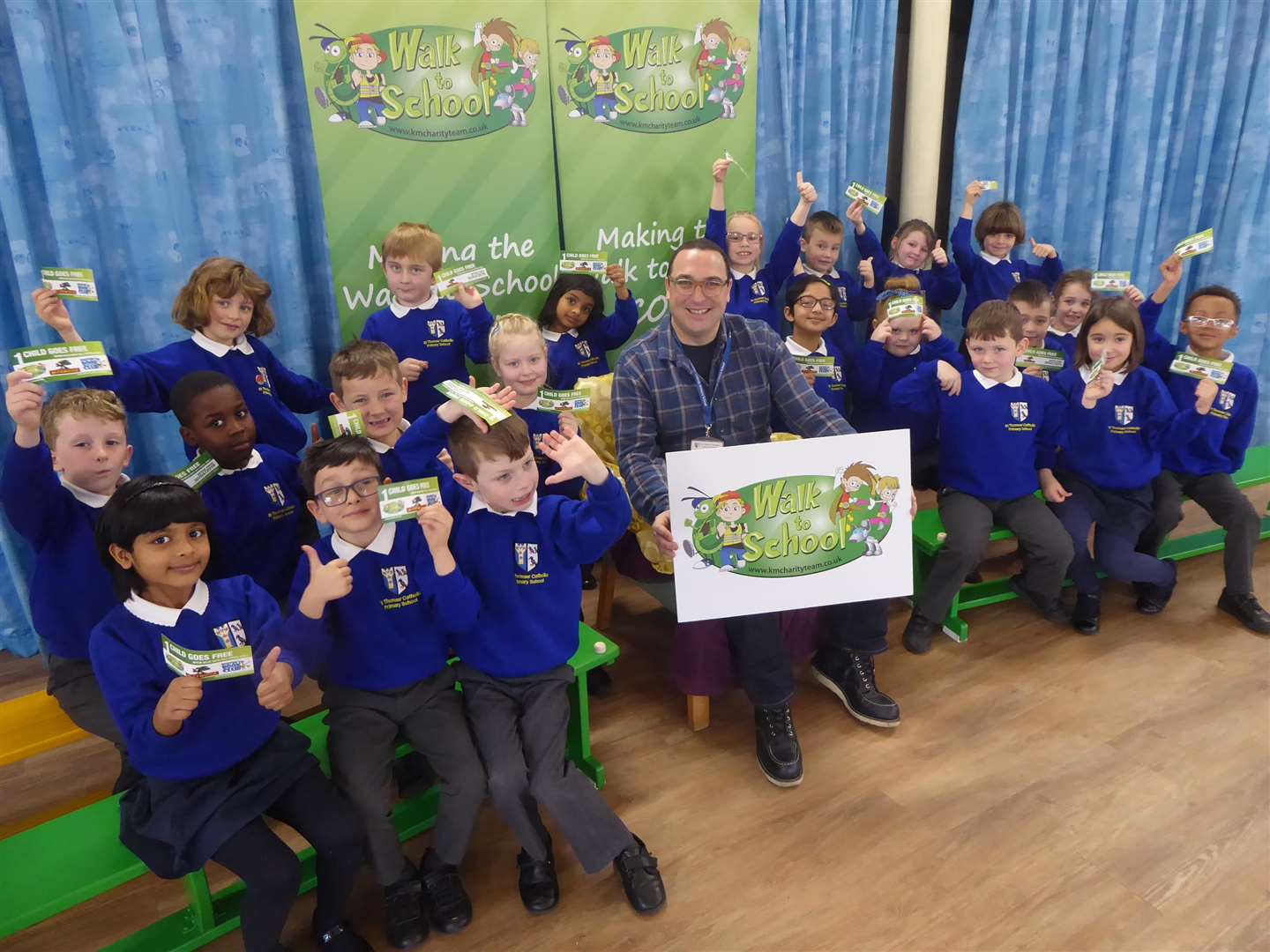 Ben Roddy with Year 2 at St Thomas Catholic Primary School. (6468779)