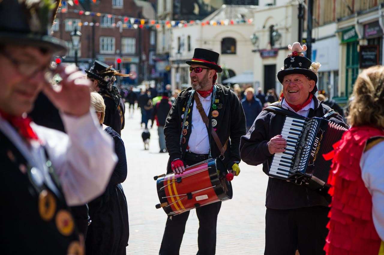 Andrew Beck captures musicians preparing to wow the crowds (9865327)