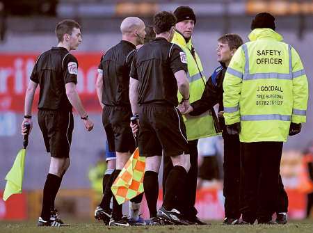 Andy Hessenthaler makes his point to the referee at full-time