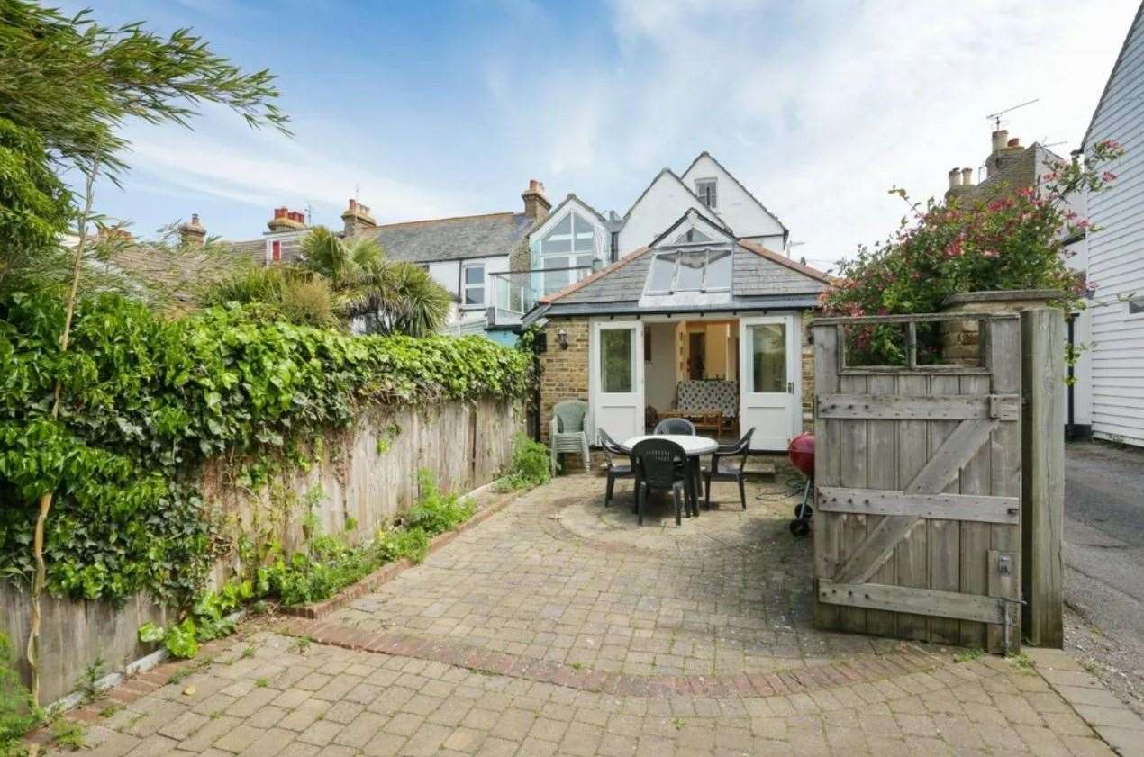 The courtyard which offers off-street parking. Picture: Zoopla / Miles & Barr