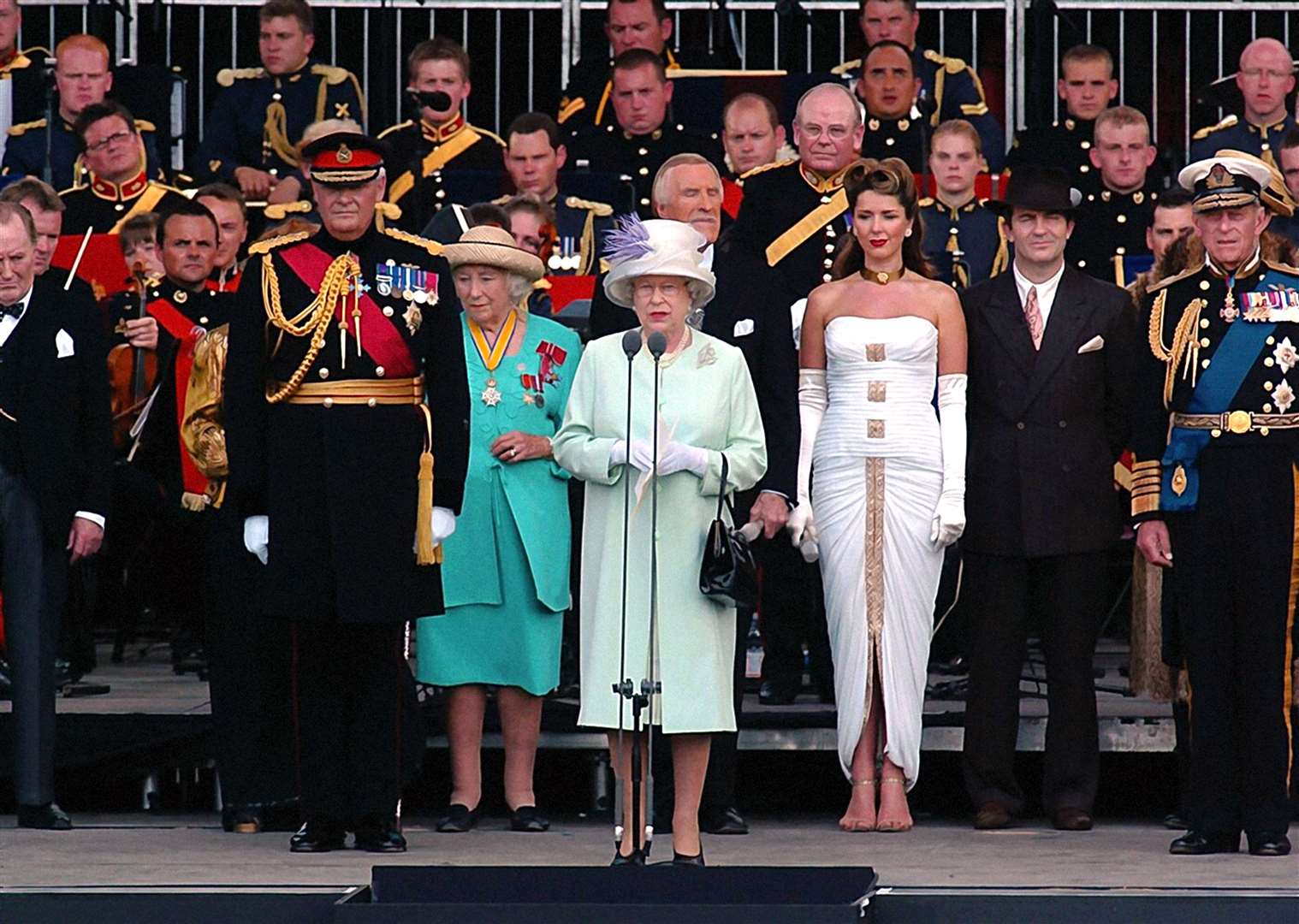 The Queen with Dame Vera Lynn and Claire Sweeney at a Second World War 60th anniversary service (Edmond Terakopian/PA)