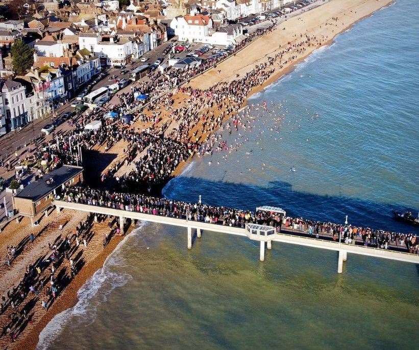 Hundreds of people braved the cold for the Boxing Day Dip in 2022. Picture: @pics_fromthesky