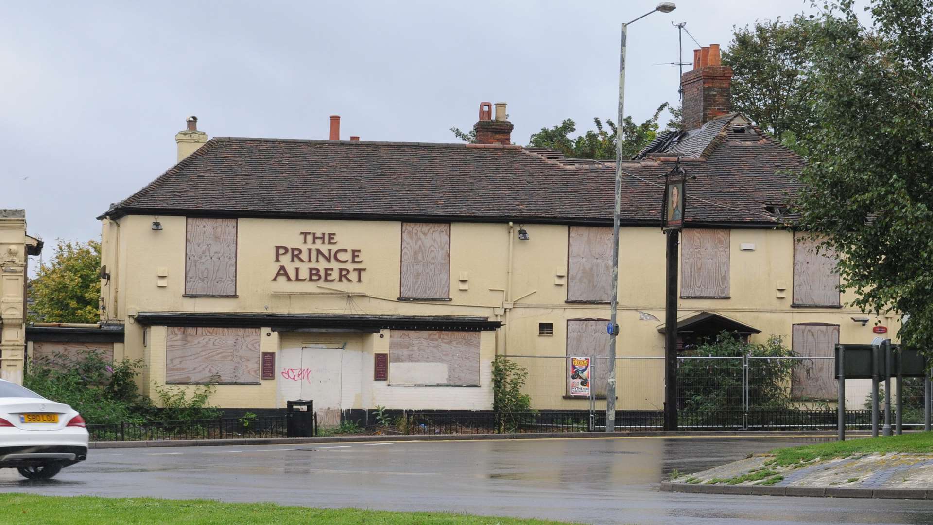 The derelict pub in New Street