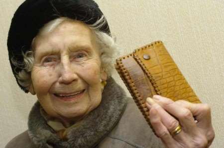 Margaret Hadlow with the purse that was returned to her. Picture: ANDY PAYTON