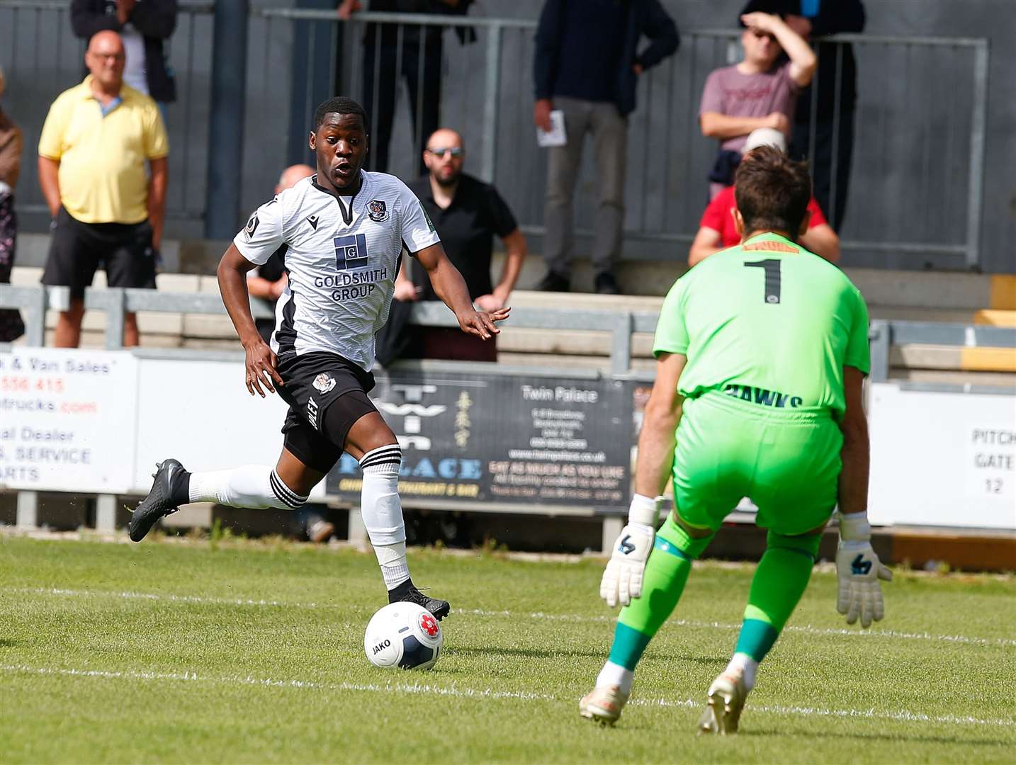 Norman Wabo goes through one-on-one with the Havant goalkeeper Picture: Andy Jones