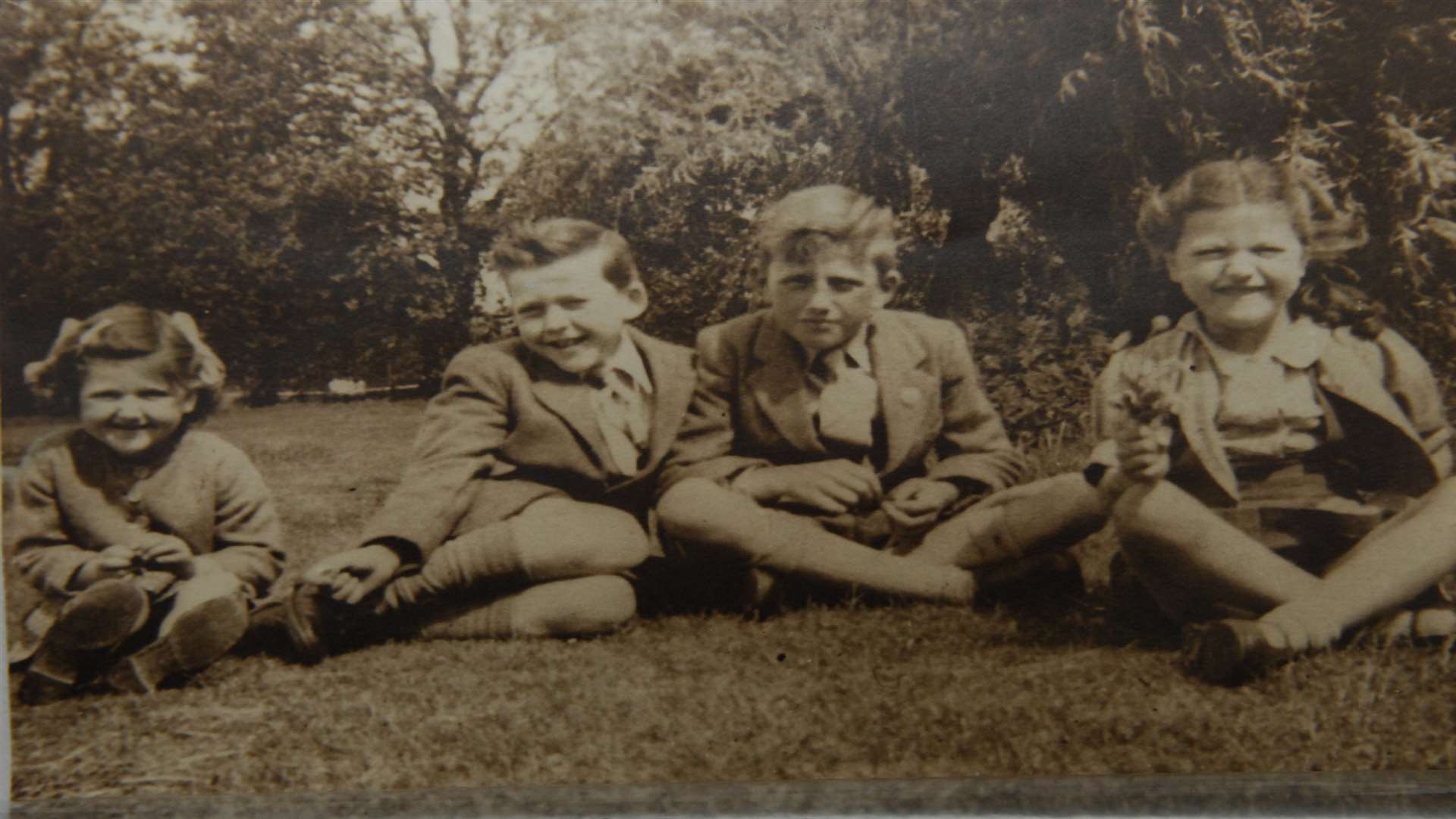 Elsie's four children, Wendy, Jim, John and Jill in Central park, Dartford.