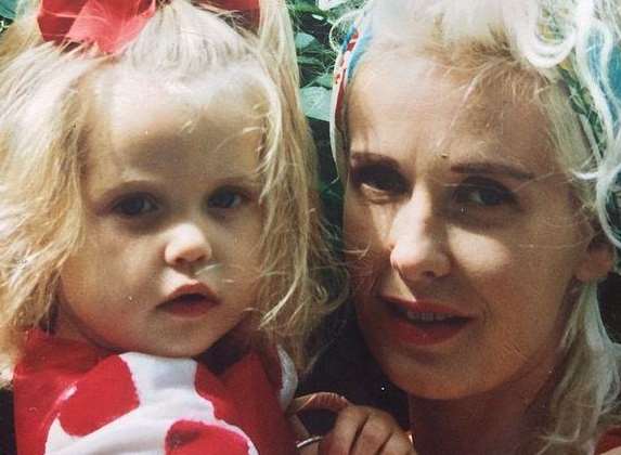 Peaches Geldof posted a picture with her mother Paula Yates on Twitter shortly before her death