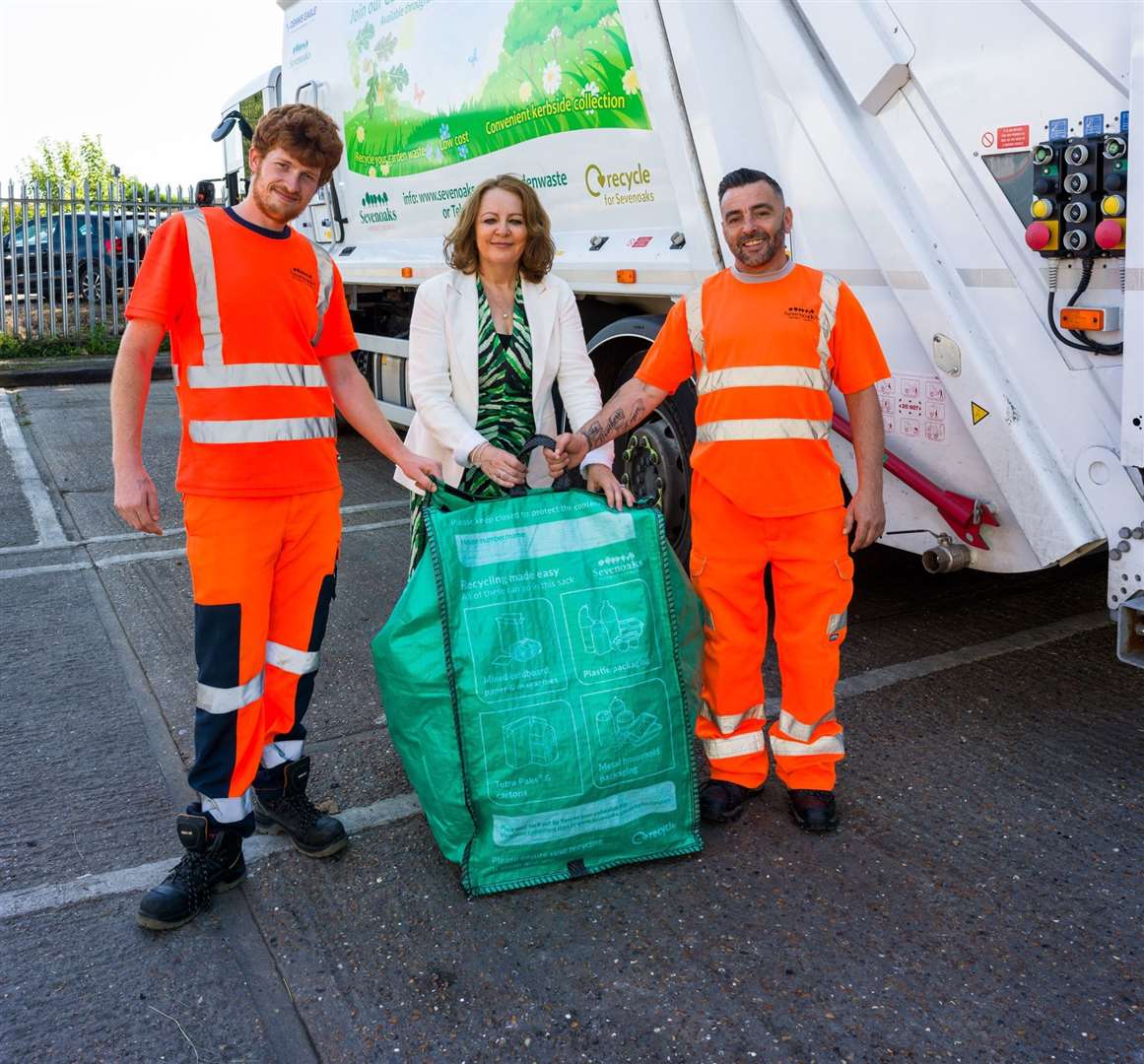 Cllr Irene Roy with members of Tonbridge's waste collection crew