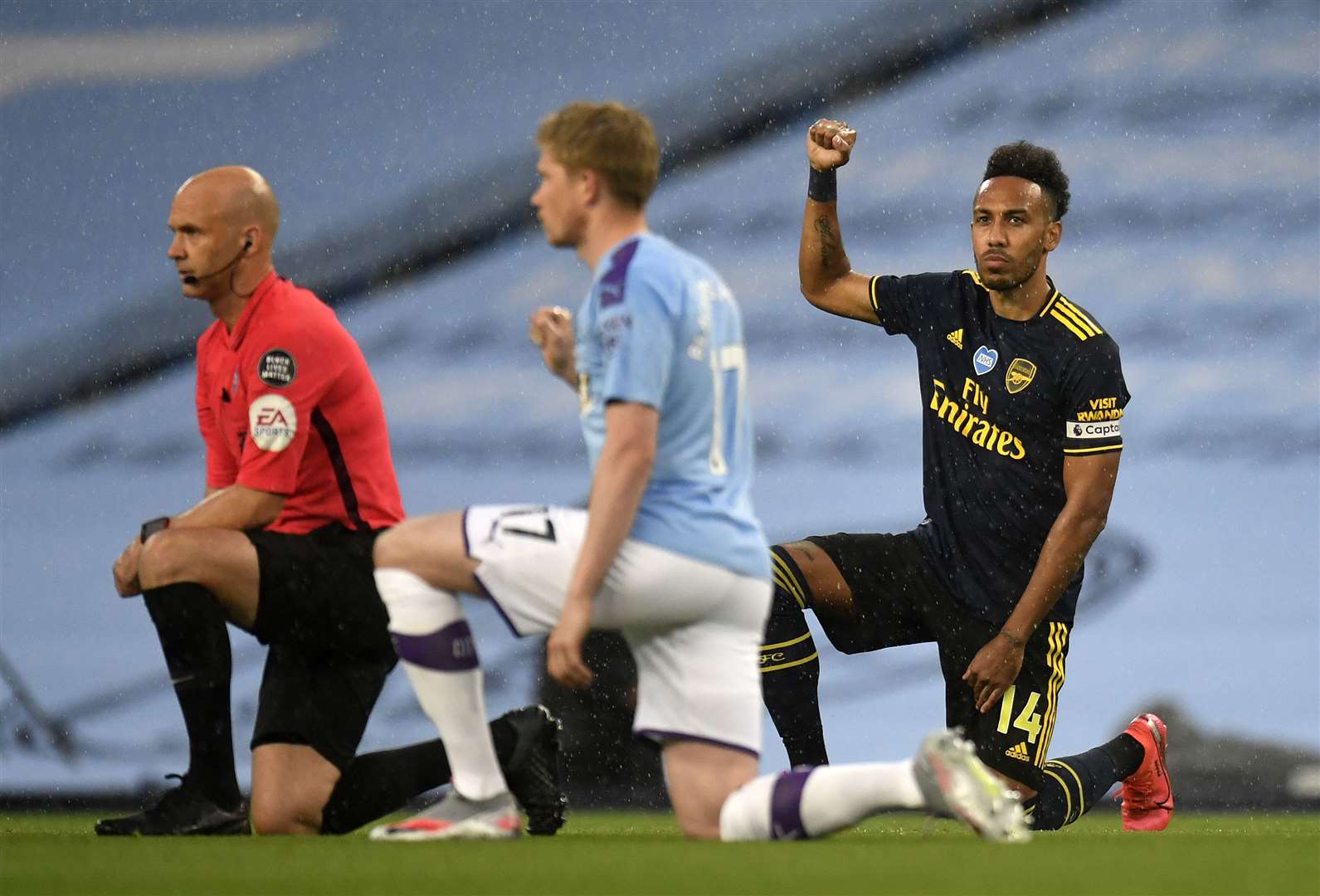 Players took a knee before Manchester City played Arsenal (Peter Powell/NMC Pool/PA)