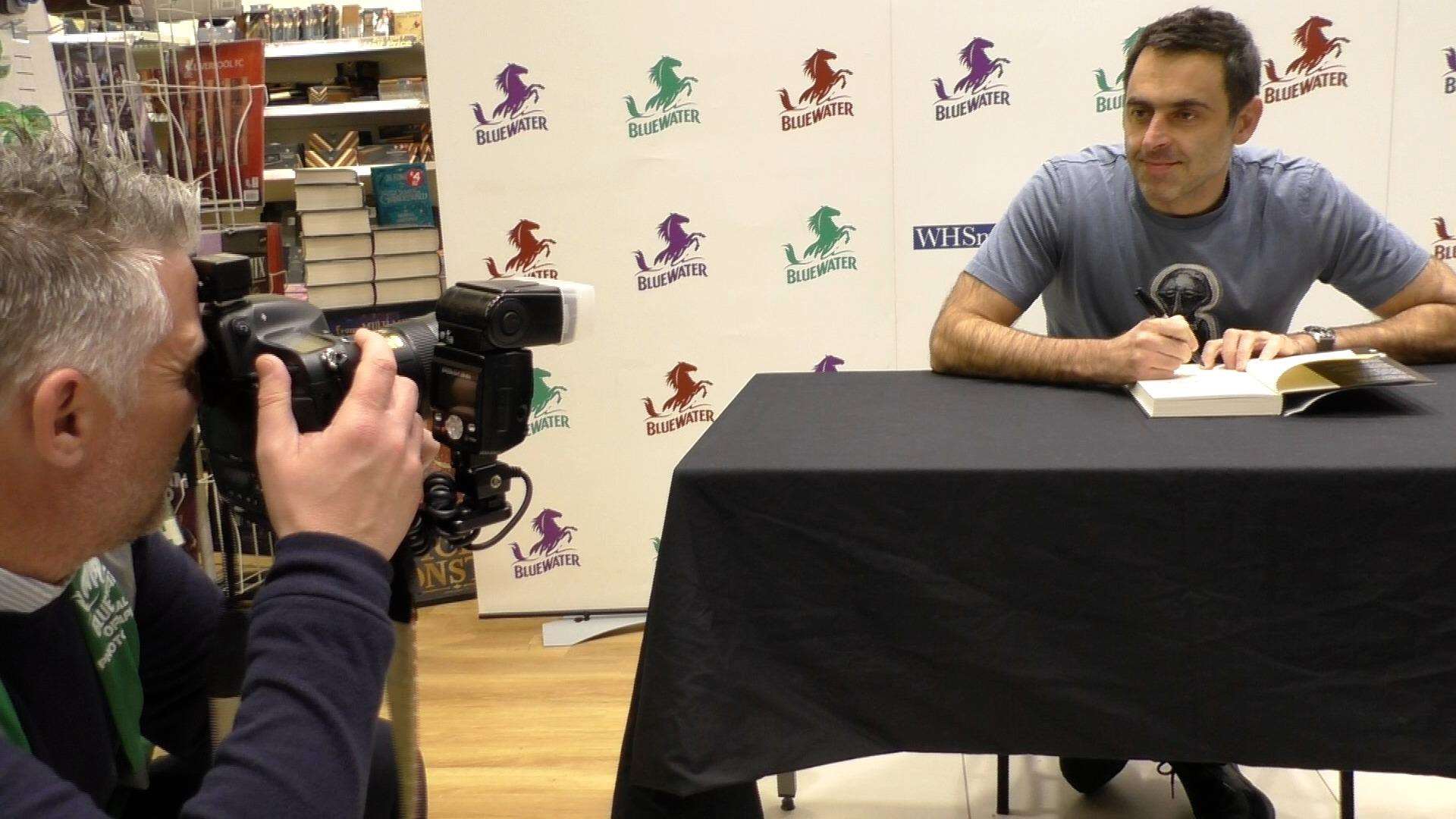Ronnie O'Sullivan was at Bluewater meeting fans and signing his book