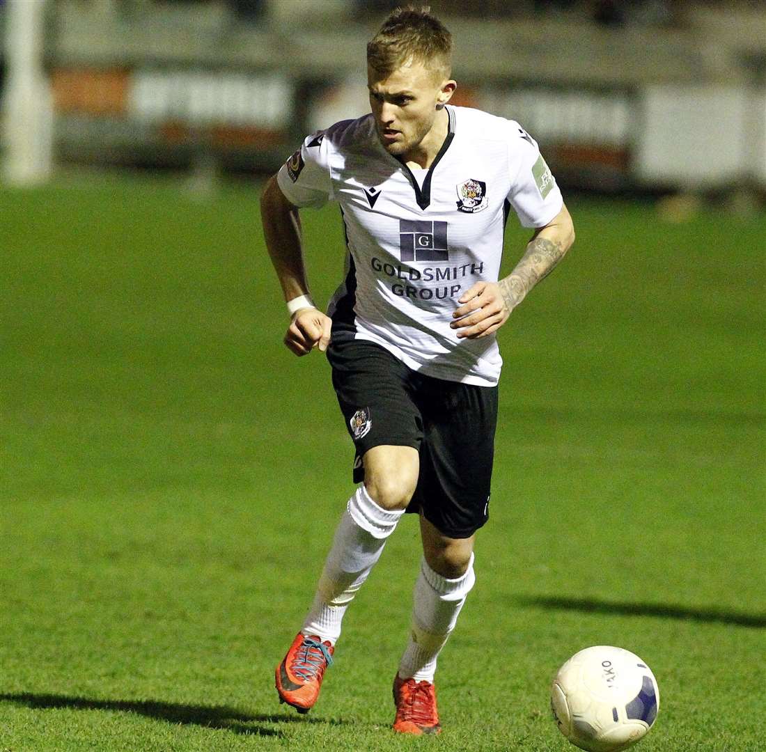New signing Liam Nash in action for Dartford on his debut in their 3-0 win over Oxford City last Saturday. Picture: Sean Aidan