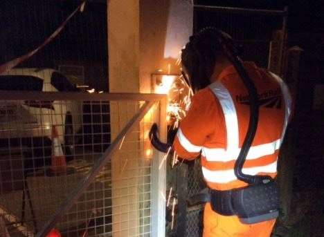 Repairing the level crossing was an overnight job.