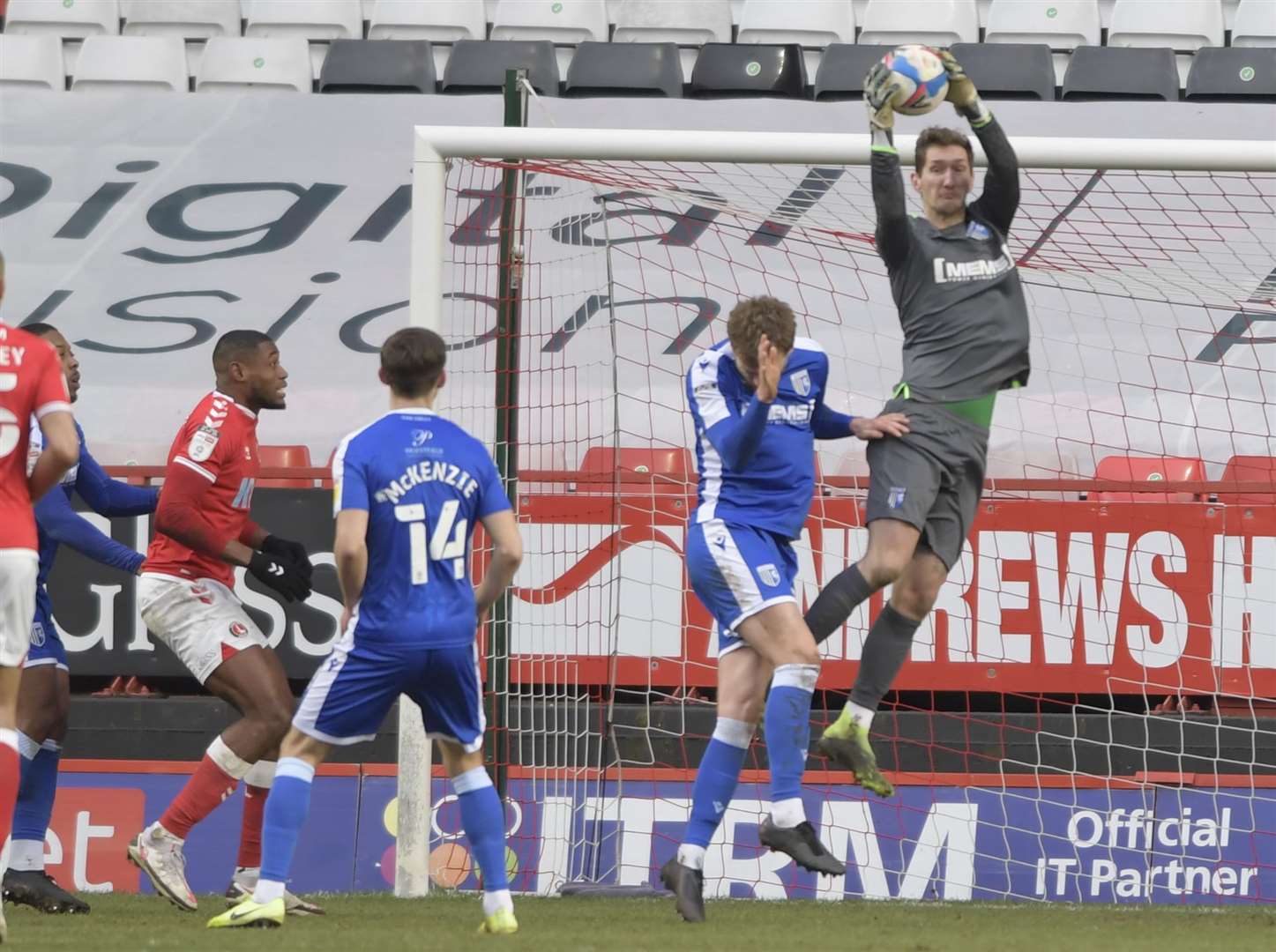 Gills keeper Jack Bonham claims the ball. Picture: Barry Goodwin. (44403532)