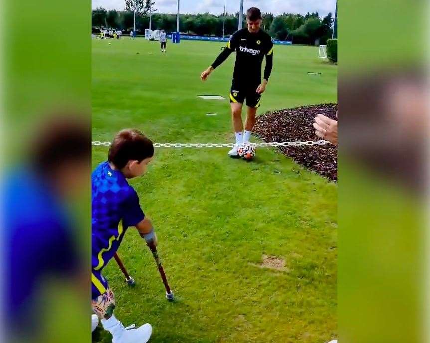 Tony Hudgell plays football with Mason Mount Picture: @paula_hudgell