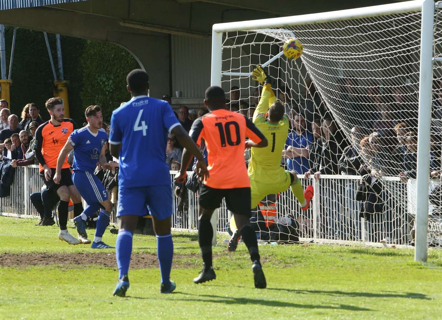 And it's in as Tom Derry puts the Angels 3-2 up at Met Police Picture: David Couldridge